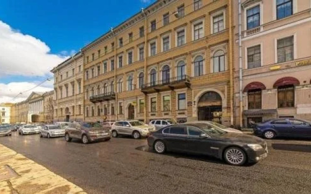 Anichkov Bridge Living Quarters