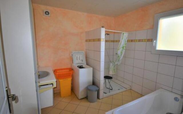 House Salavas - 8 Pers, 100 M2, 5/3