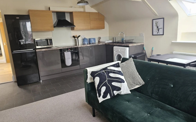 Charming 1-bed Loft in Caerleon