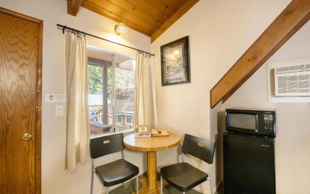 Sleepy Hollow Cabins and Hotel