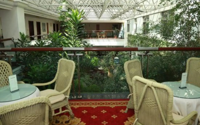Dongying Garden Hotel (Lanzhou University Railway Station)