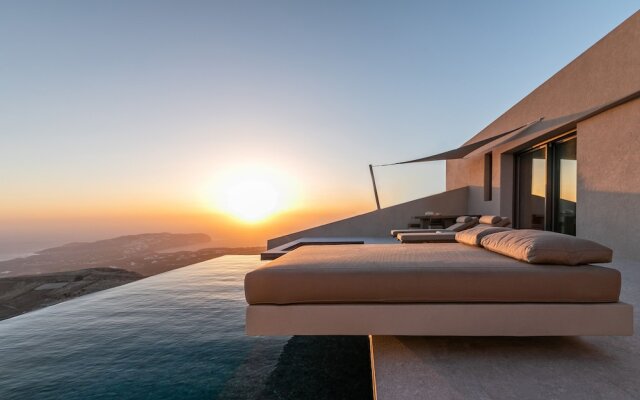 Santorini Sky, Luxury Resort