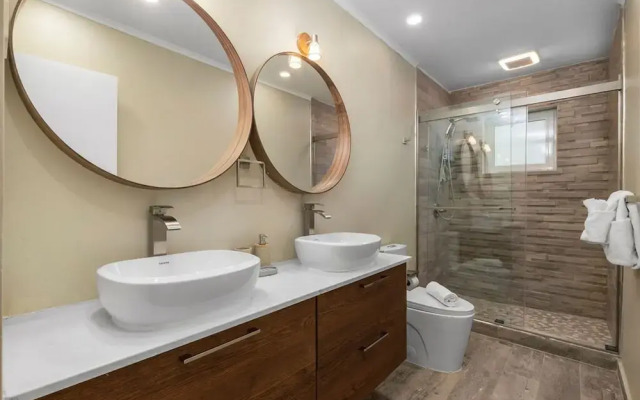 New 5 Bedroom Private Pool Near Superfood