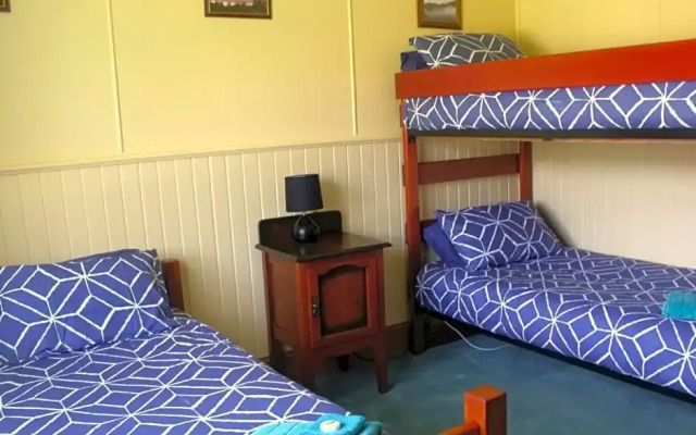 Blue Wren Riverside Cottage