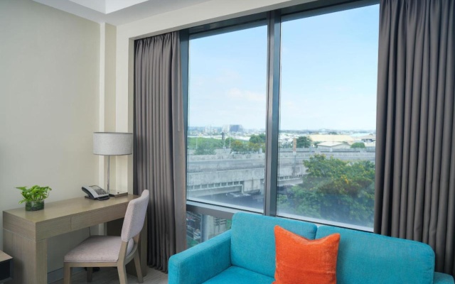 MCollection - Stay Across NAIA Terminal 3 in Newport City