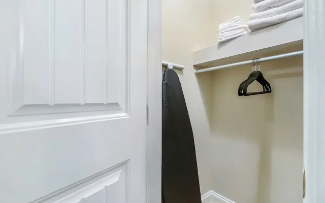 2BD Spacious condo Steps from ST Charles
