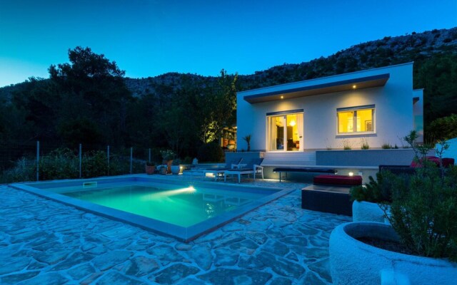 Amazing Home in Naklice With Wifi and 2 Bedrooms