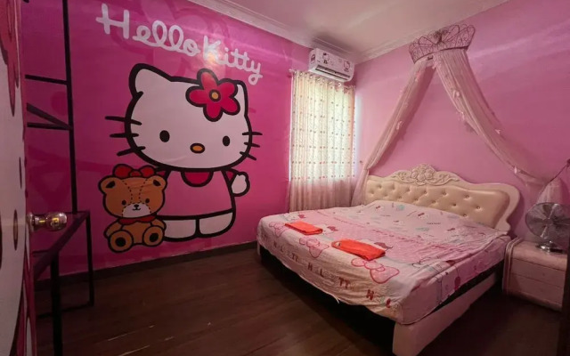 Hello Kitty Signature Suite
