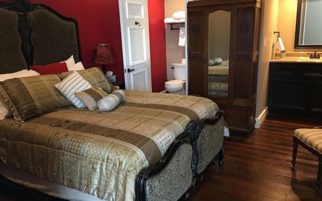 Historic Kahn Hotel