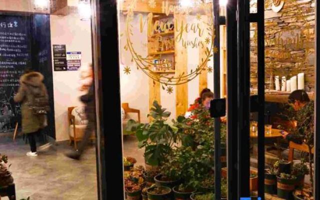 September Mountain Art Hotel