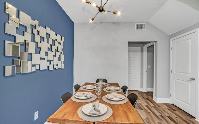 2 Bedroom Vacation Condo (2011)