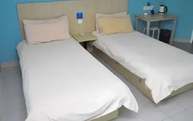 Wanbo Hotel (Xining Mojia Street & Daxin Street Night Market Branch)