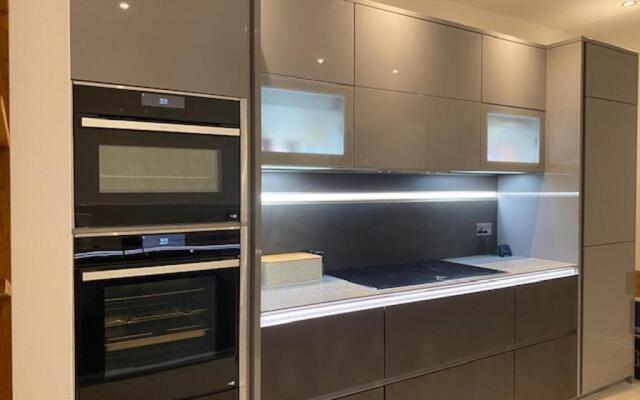 Newly Refurbished 4-bed House in Bournemouth
