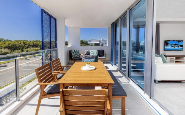 3BR Lux Beachfront Escape - Pool Gym King bed