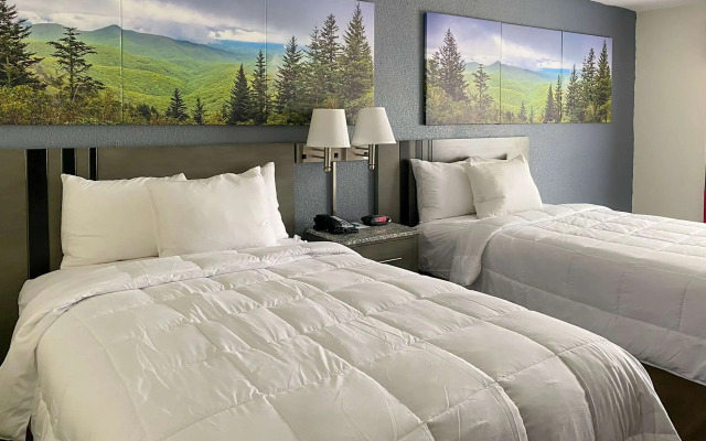 Clarion Pointe - Greensboro Coliseum Area