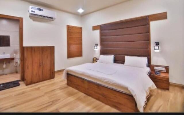 Hotel B P Emerald