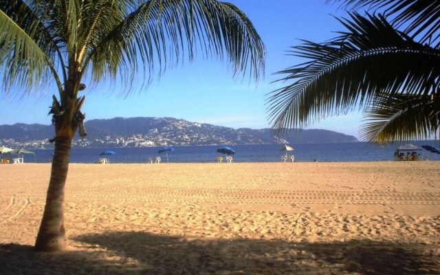 4BR APT IN Paseo DE LA Playa 35, Acapulco Diamante