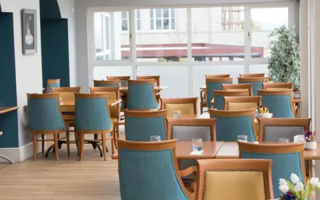 WatersEdge Hotel