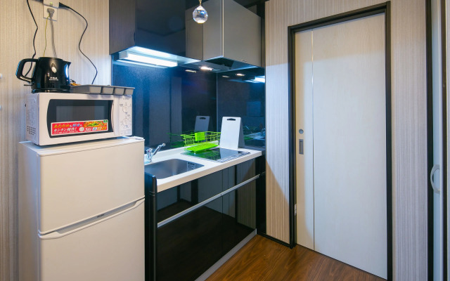 Calm Asakusa Kaminarimon Gate