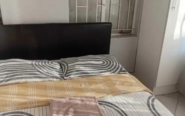 Las Palmas Day & Night Guest House