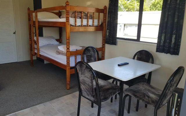 Te Puru Holiday Park – Guest Rooms – Te Puru