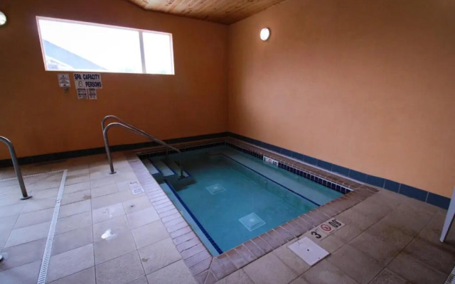 Canby Inn And Suites