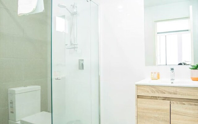 Modern And Chic Apartment Next To Parramatta Station