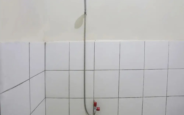 OYO 90825 Hotel Lizha 2