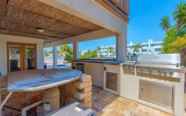 On The Rocks 6 Bedroom Home by Redawning