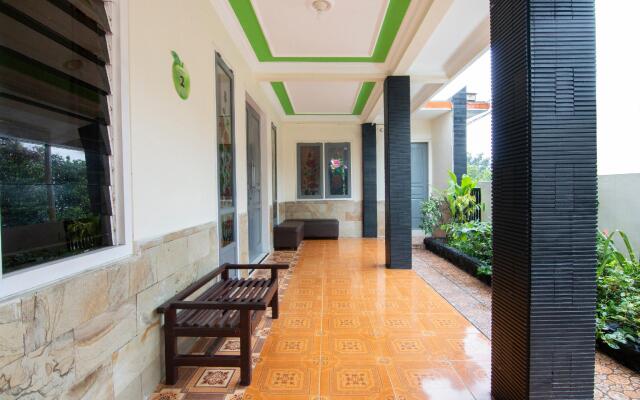 OYO 3210 Villa Aisya