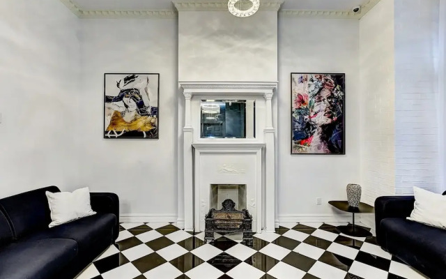 Queen Studio Downtown Musées Montreal