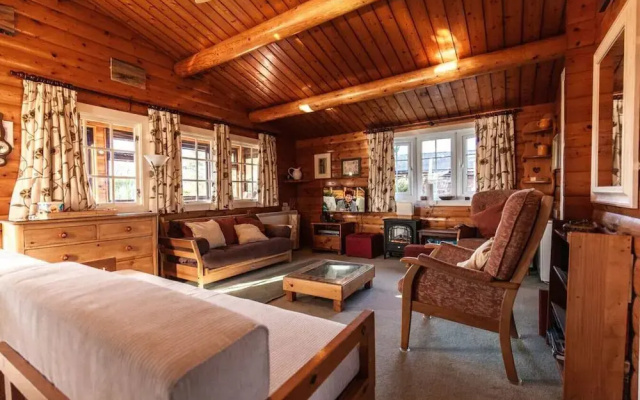Spacious 3 Bed Log Cabin in Snowdonia