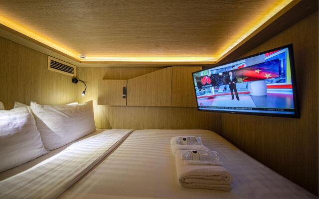 CUBE Boutique Capsule Hotel @ Kampong Glam