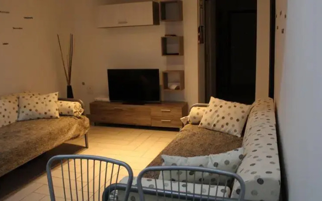 Renny Apartment