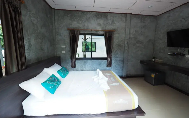 Baan Keree Thara Khiri Wong