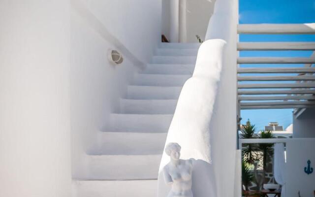 Niki Savvas Studio & Suites