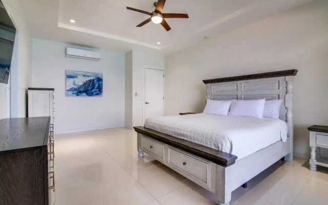 Luxury Oceanfront Villa Fully Staffed Pool Jacuzzi Movie Theatre