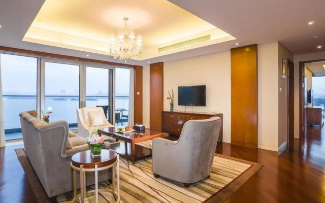 Greentown Island Lake Resort Hotel