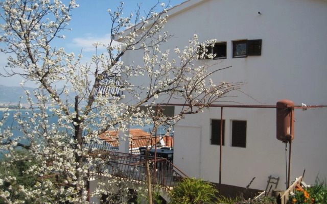 Petar - Great Location Close to the sea - A1 Donji
