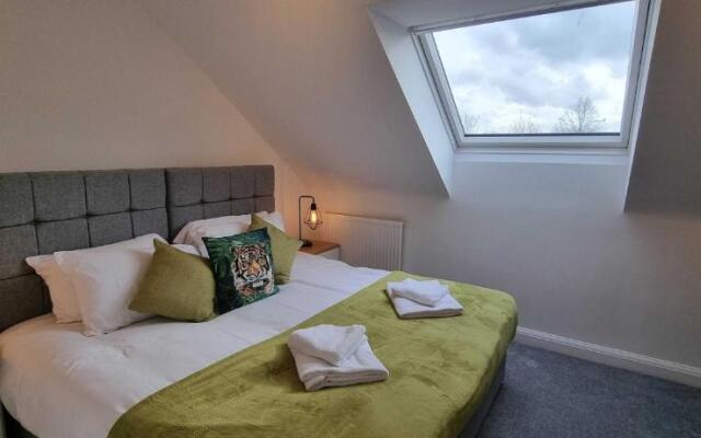 Near City Centre 4 Bed 2 Bath House with Parking, Digbeth, Birmingham