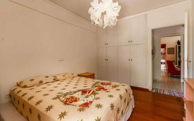 Bright And Spacious Flat, 5 Min From The Beach