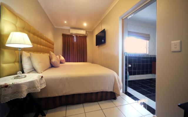 Savoy Lodge Cape Town