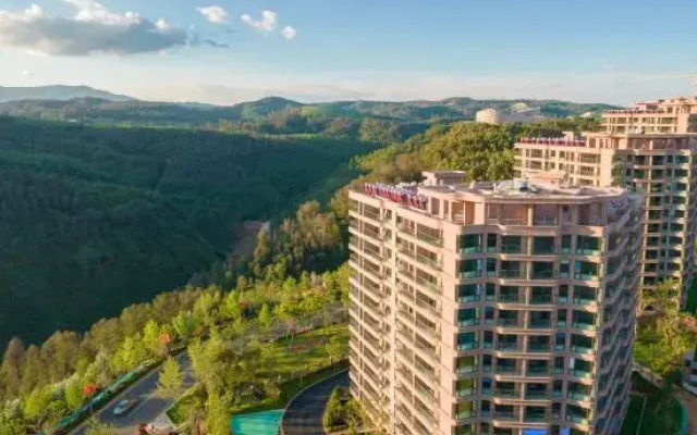 Youxi Resort Hotel (Fuxian Lake Cambrian Happy World）