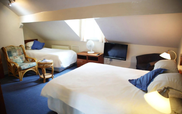 Huddersfield Central Lodge Hotel