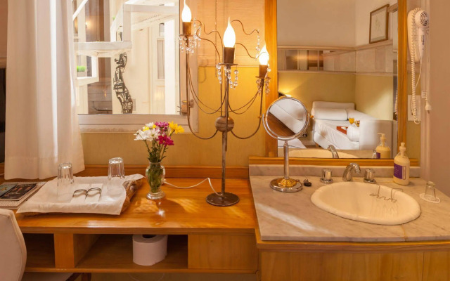 1555 Malabia House Hotel