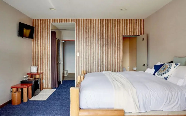 Canopy Cortina Lodge