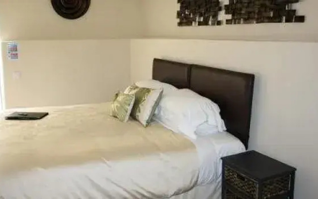 The Hollow Bottom - B&B