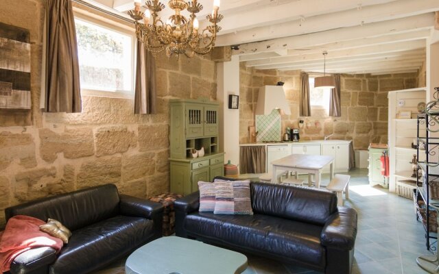 Lush Mansion in Lacapelle-marival With Jacuzzi