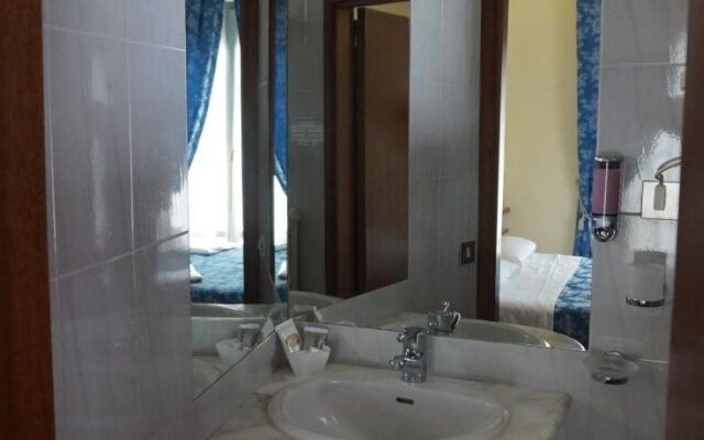 Hotel Tritone
