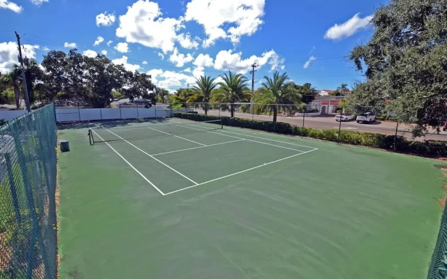 Bay Oaks - E82